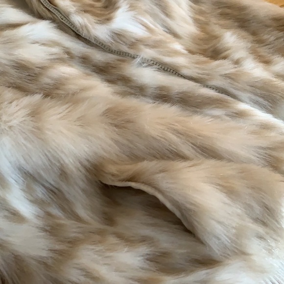 Fur vest - Picture 3 of 9